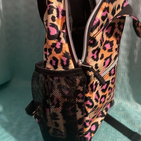 Leopard print one shoulder Back pack bag//purse NWOT - Picture 6 of 8